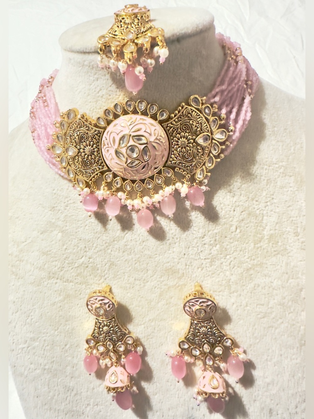 Elegant Pink Kundan Choker Necklace Set - with mang tikka